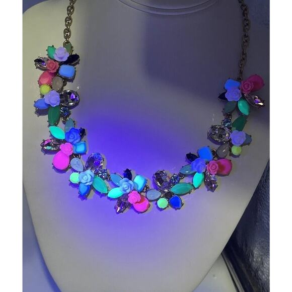 J. Crew Rosette Garden MultiColor Crystal Flower Statement Necklace New - Picture 8 of 16